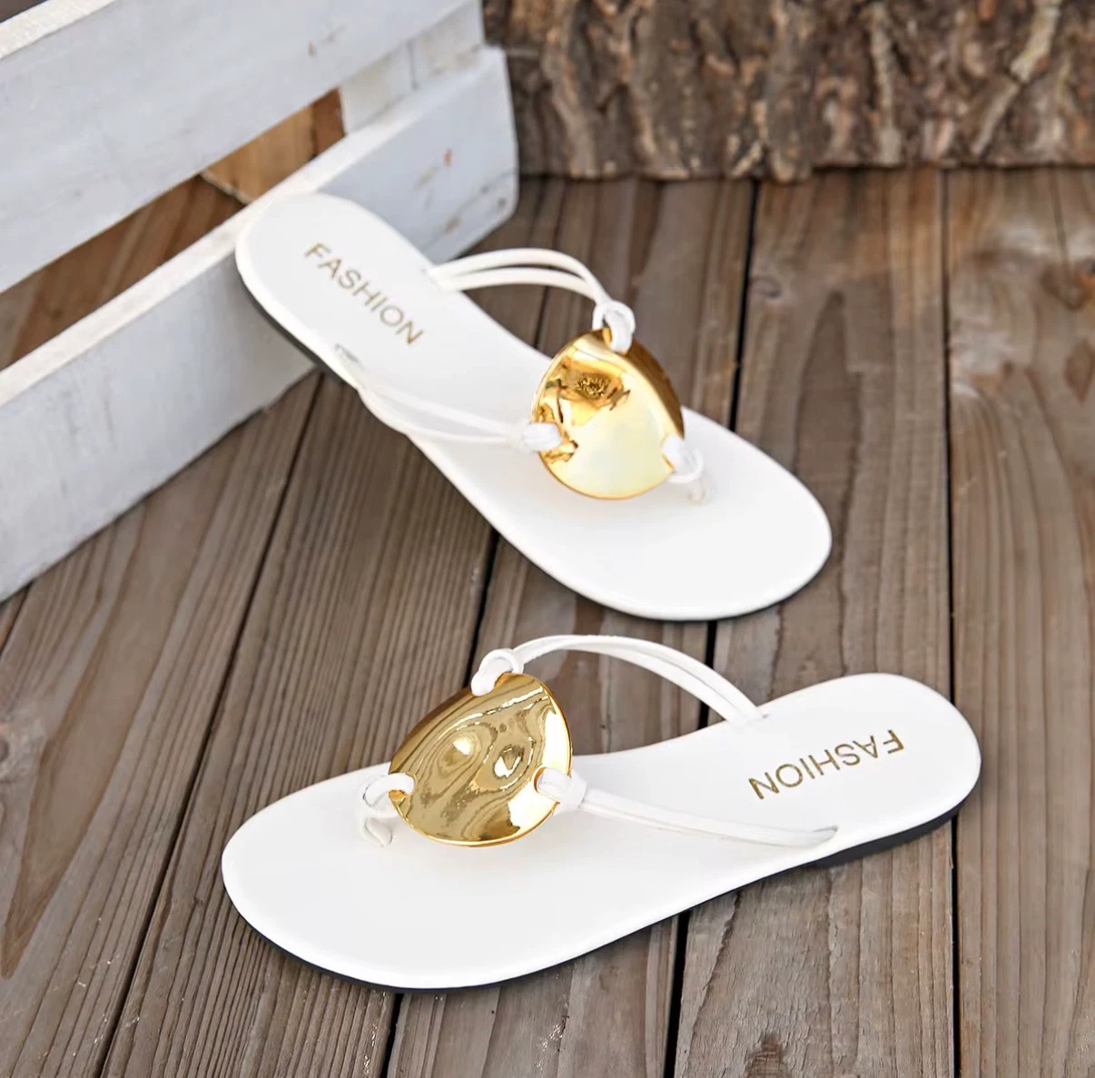 Aurelia Disc Sandals - White & Gold